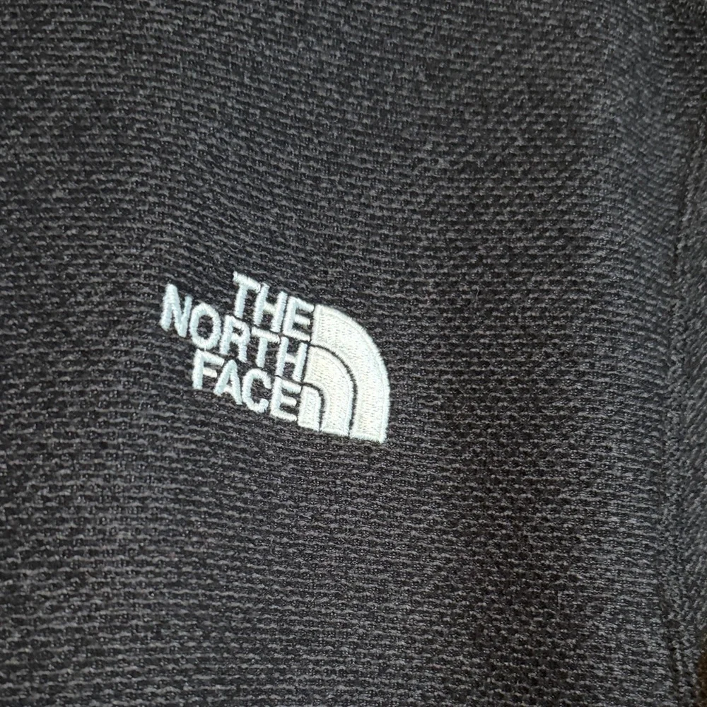 The North Face Men’s textured cap rock quarter-zip pullover in black